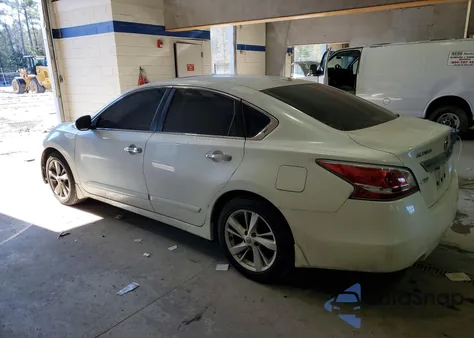 2015 Nissan Altima 2.5 из США, поврежденный, VIN 1N4AL3AP1FC130049